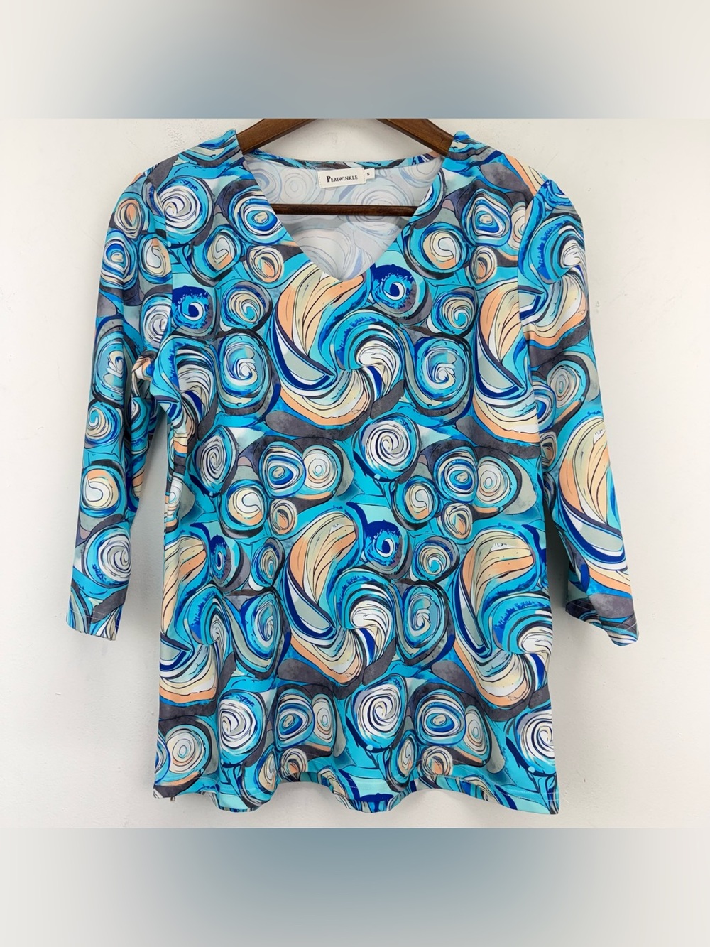 Periwinkle size Small Women’s Vibrant Colorful Blue Swirl 3/4 Sleeve V-neck Top